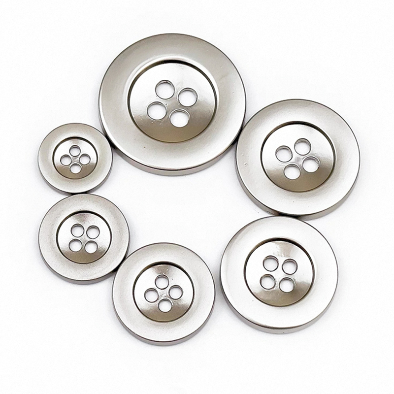 时尚圆形四眼金属宽边纽扣