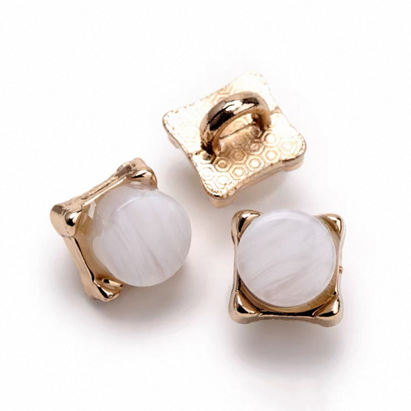 小香风金属珍珠扣