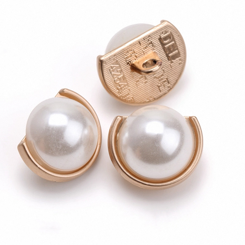 小香风金属珍珠扣