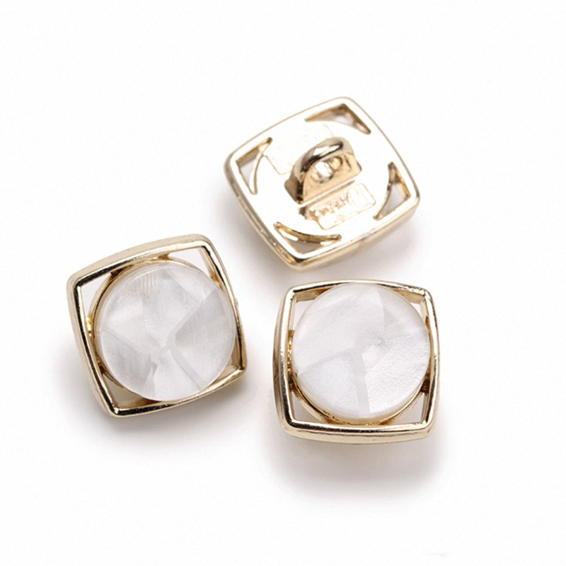 小香风金属珍珠扣