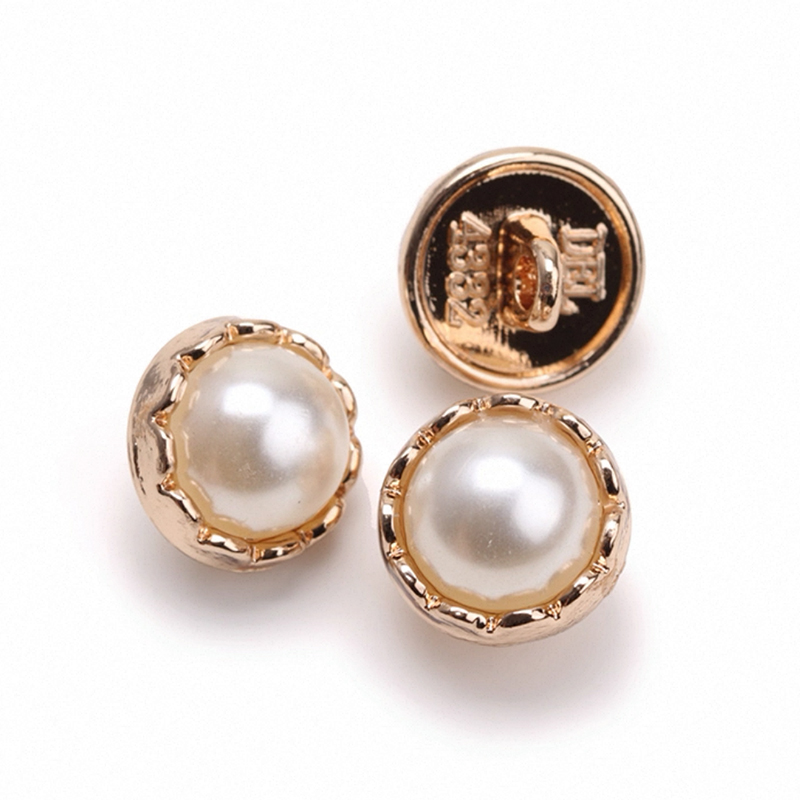 小香风金属珍珠扣