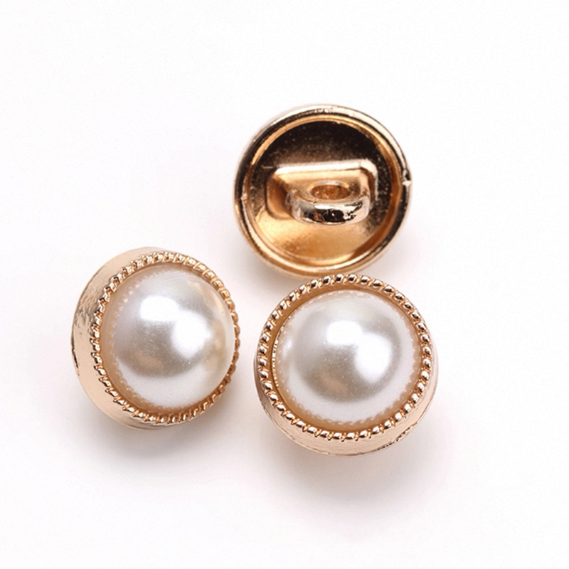 小香风金属珍珠扣